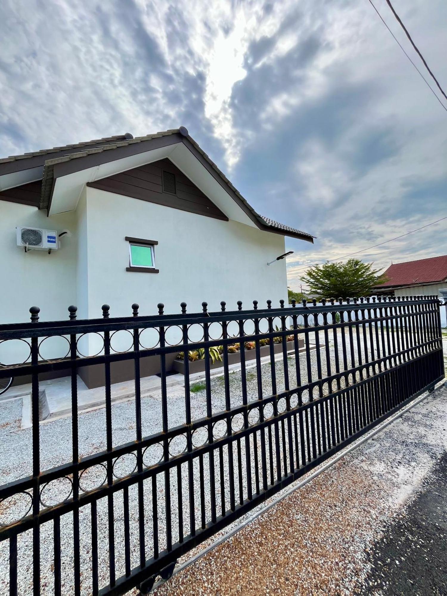 The Broms Villa Kuala Terengganu Exterior photo